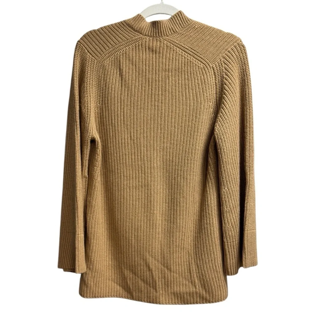 NWT GSTQ Women's Snap Sleeve V Neck Sweater